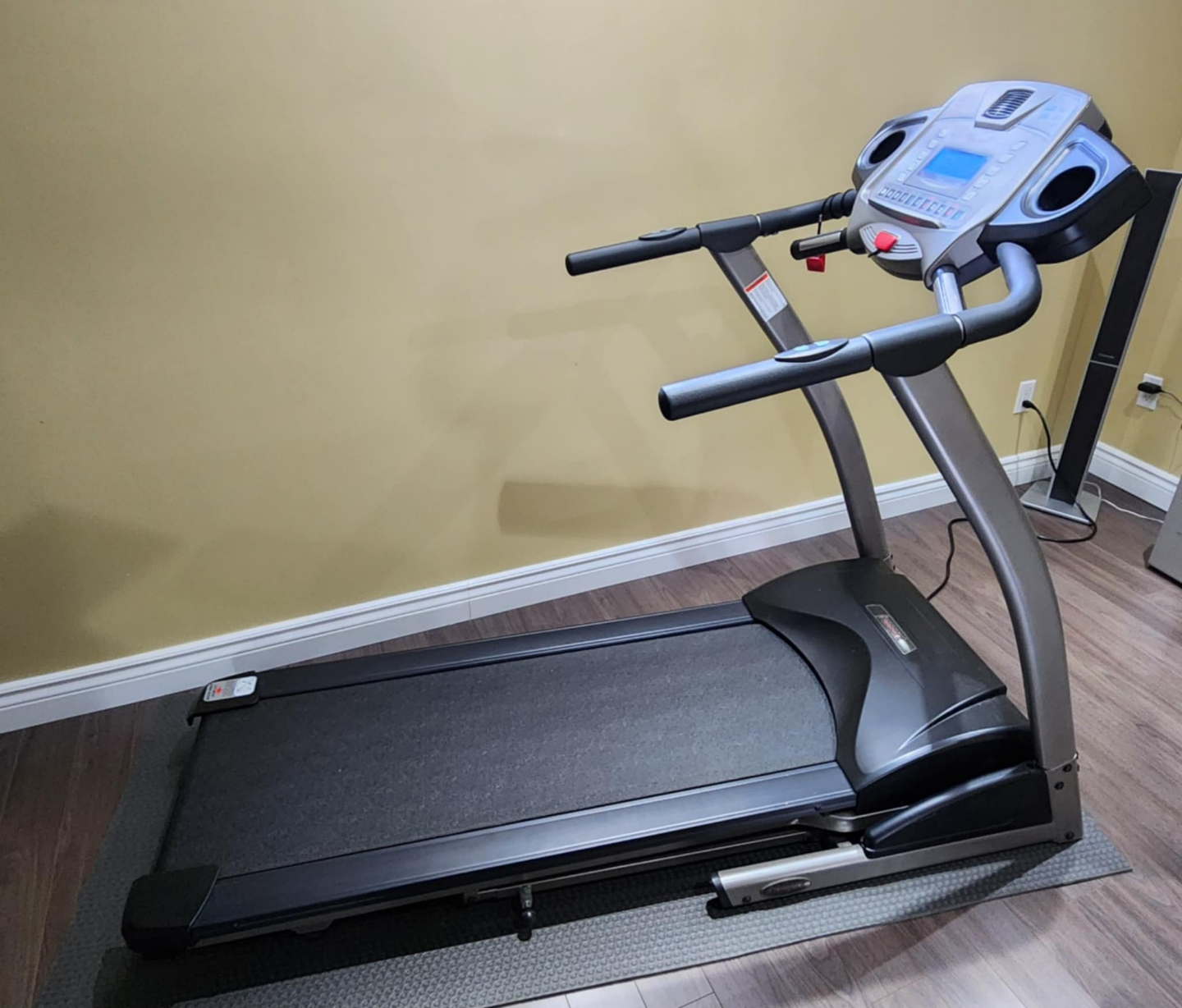 Freespirit Treadmill - Excellent Condition - photo 3