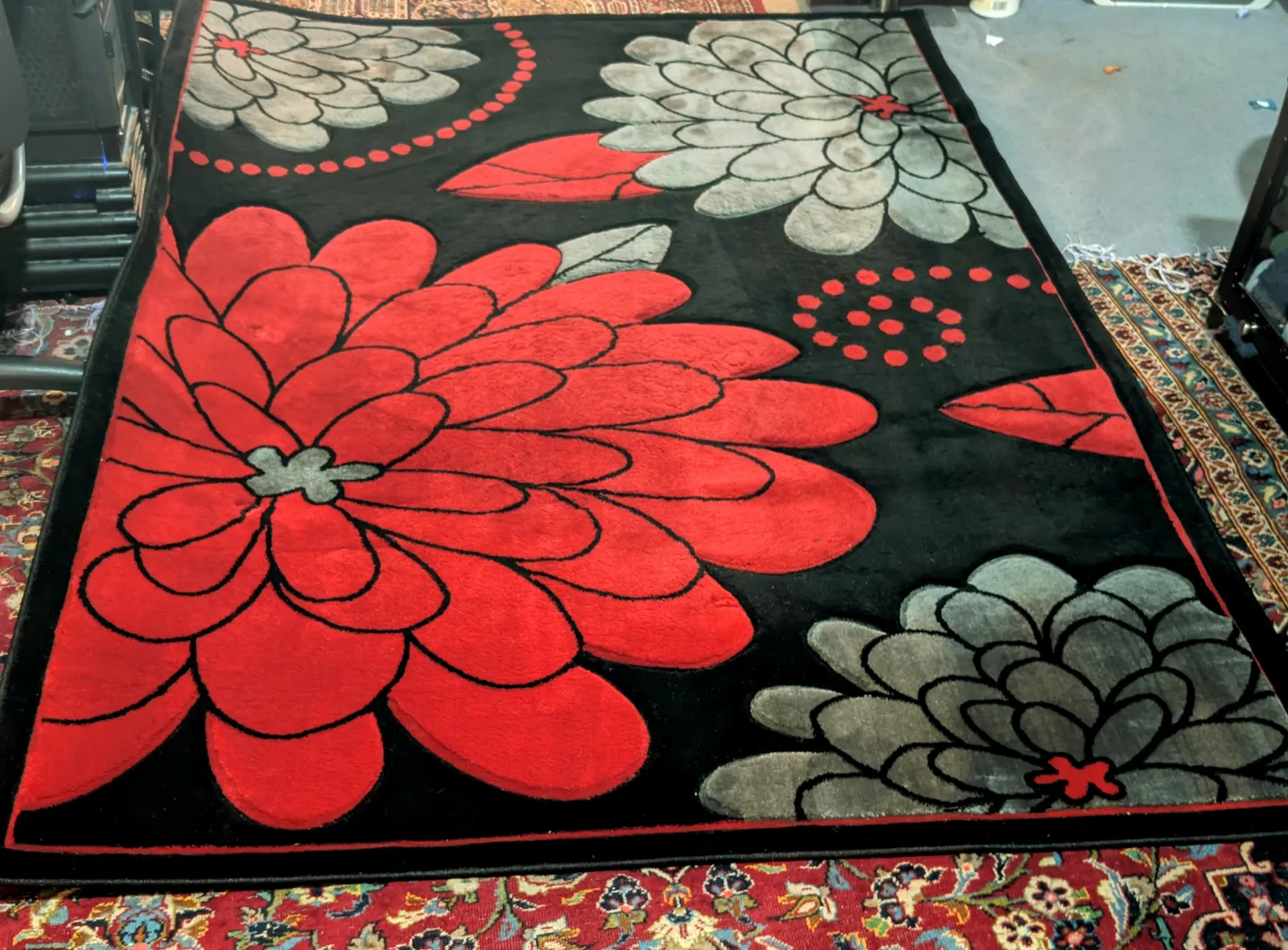 Red and Grey Floral Area Rug image indicator(3)