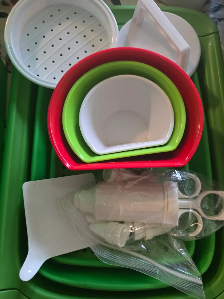 💚Assorted Kitchen Utensils and Measuring Cups thumbnail