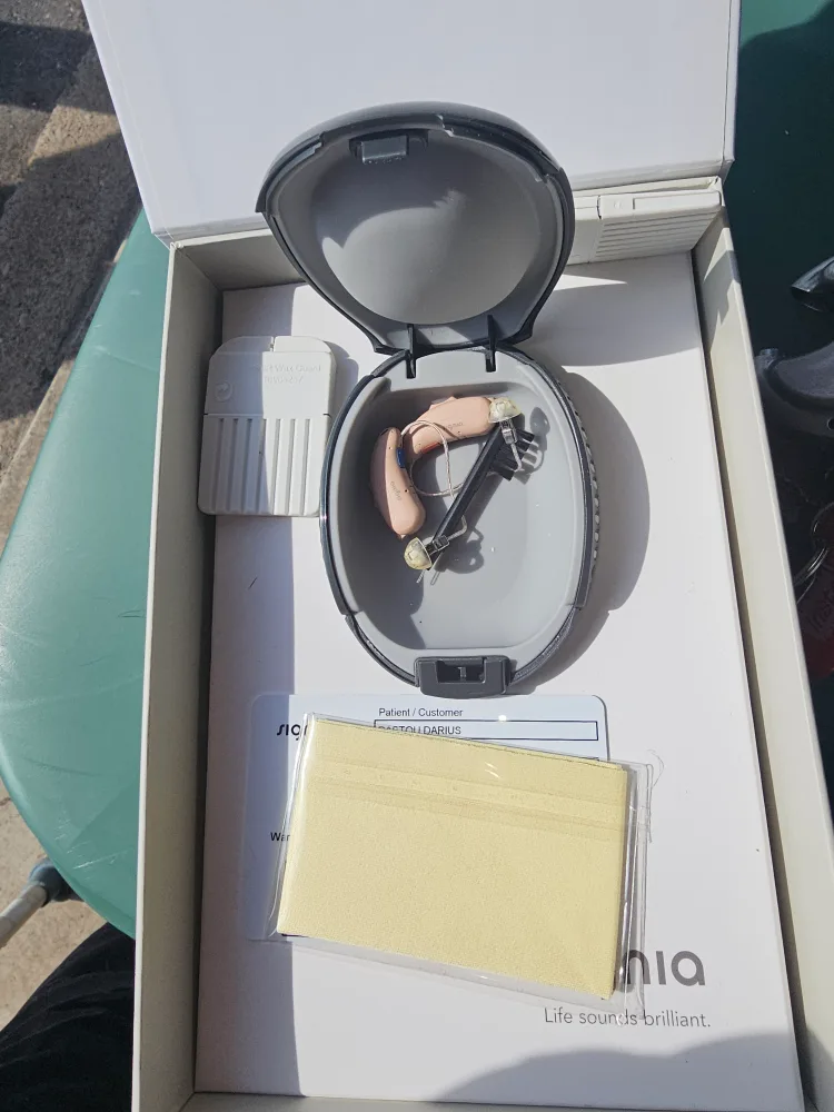 Signia Hearing Aid with Accessories thumbnail