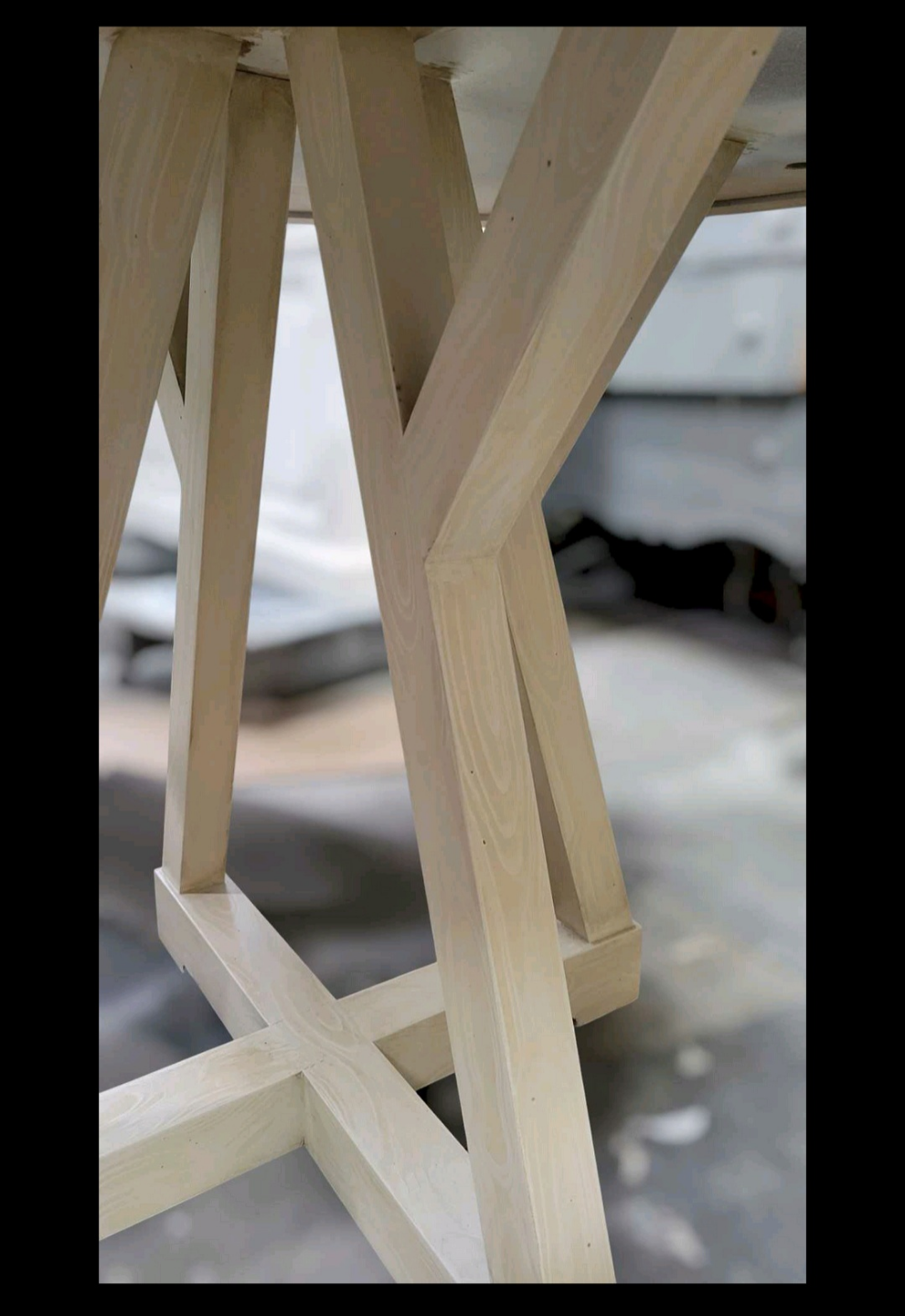Round Farmhouse Dining Table - photo 3