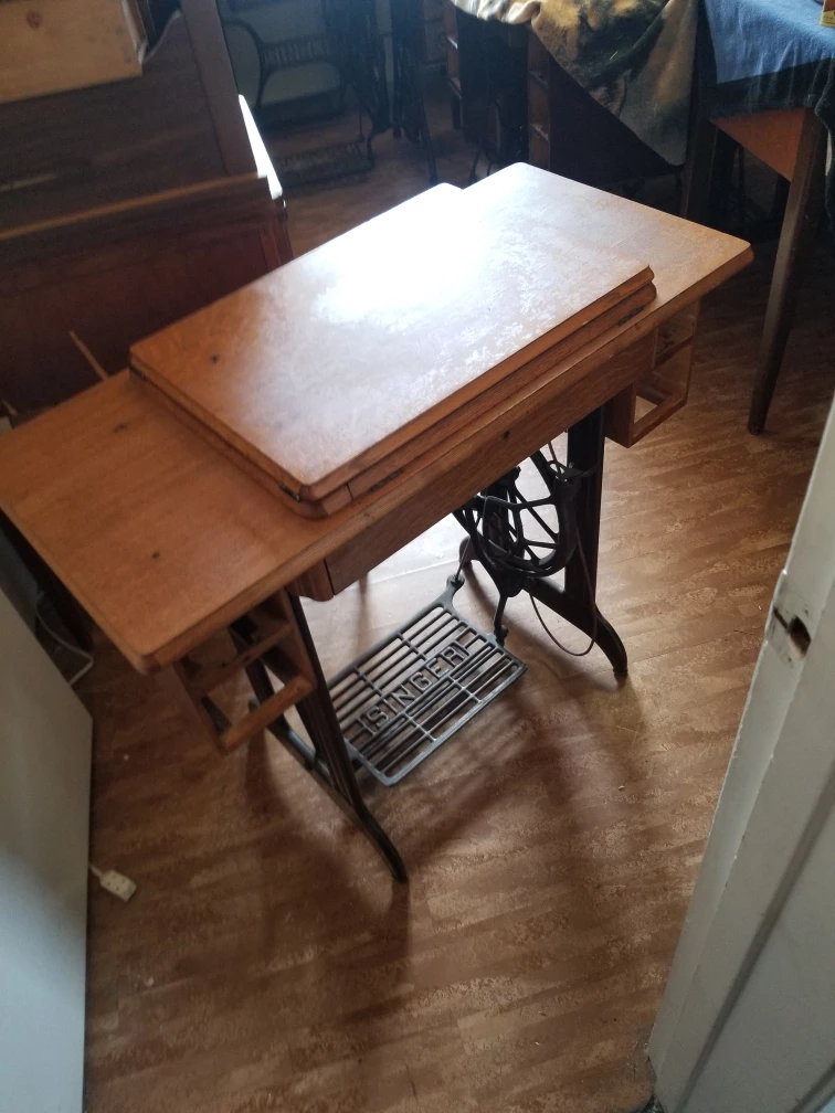 Vintage Singer Treadle Sewing Machine - photo 2