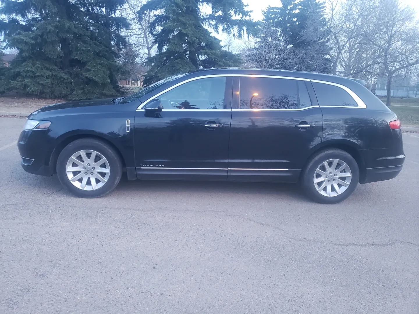 2013 Lincoln MKT image indicator(3)