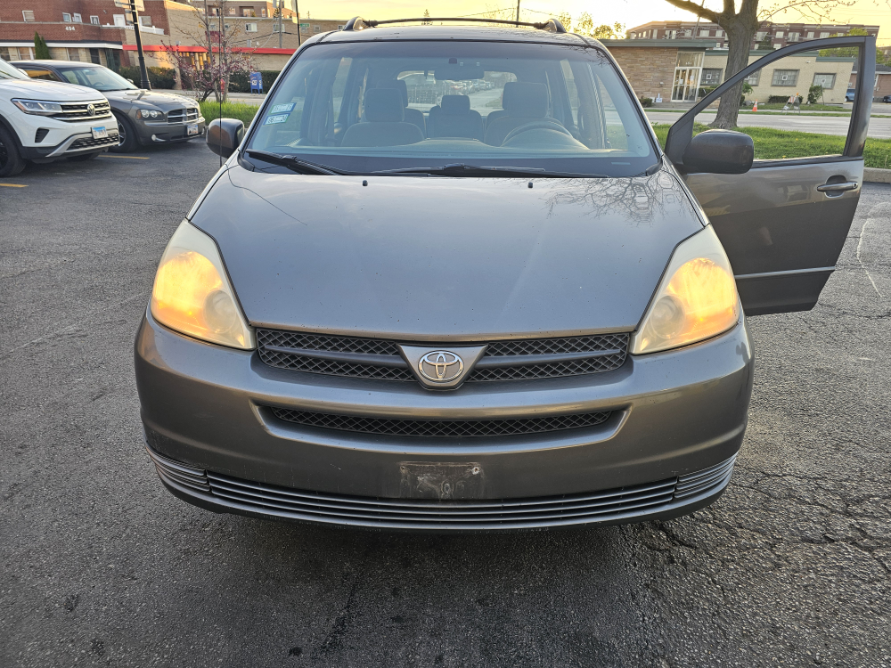 2005 Toyota Sienna CE Minivan 🧡 - photo 2