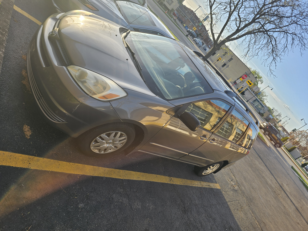 2005 Toyota Sienna CE Minivan 🧡