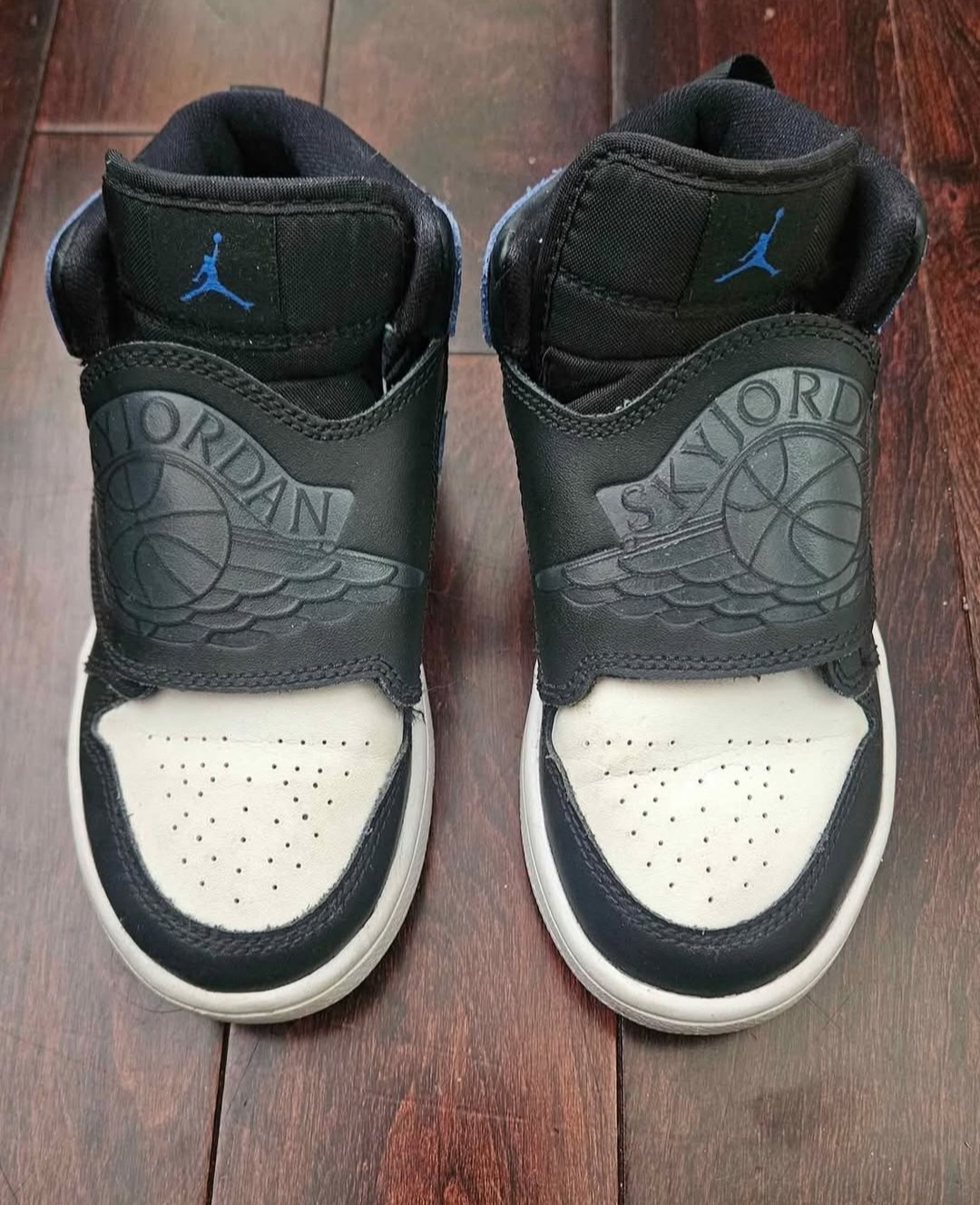 Jordan Kids' Air Jordan 1 Mid SE Sneakers Size 10