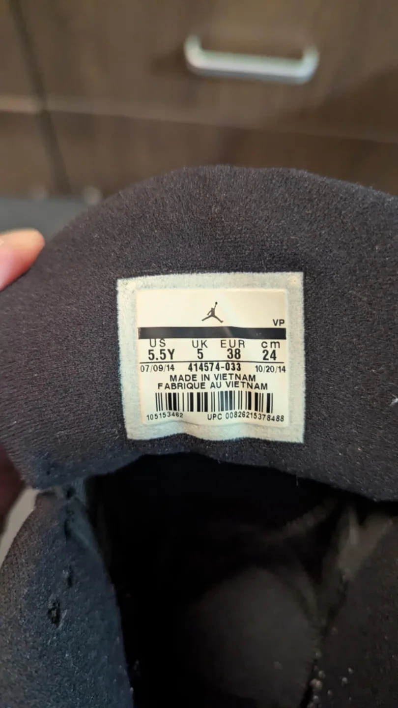 Air Jordan 13 Retro Black/Red Youth Size 5.5Y image indicator(2)