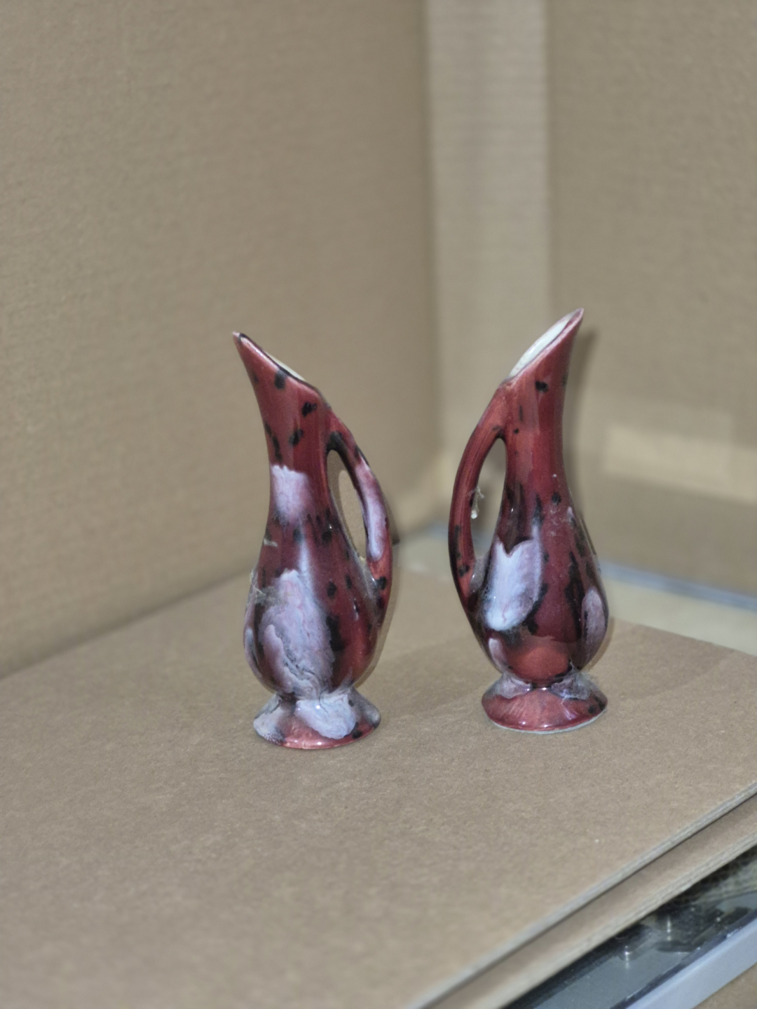 Pair of Vintage Red and White Speckled Ceramic Vases - photo 2
