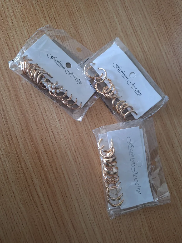 Gold hoop earring sets image indicator(2)