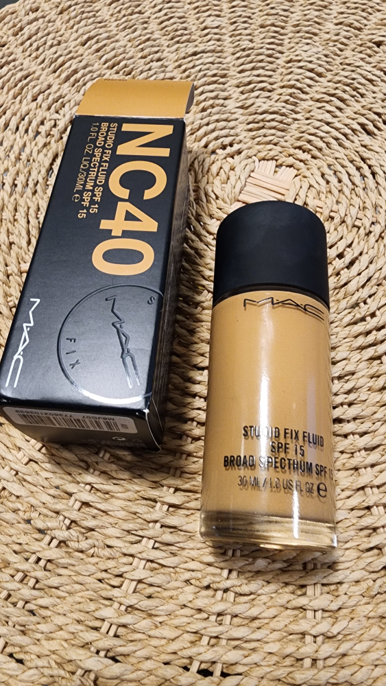 New MAC Studio Fix Fluid SPF 15 Foundation NC40