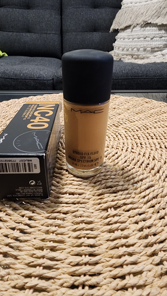 New MAC Studio Fix Fluid SPF 15 Foundation NC40 - photo 2
