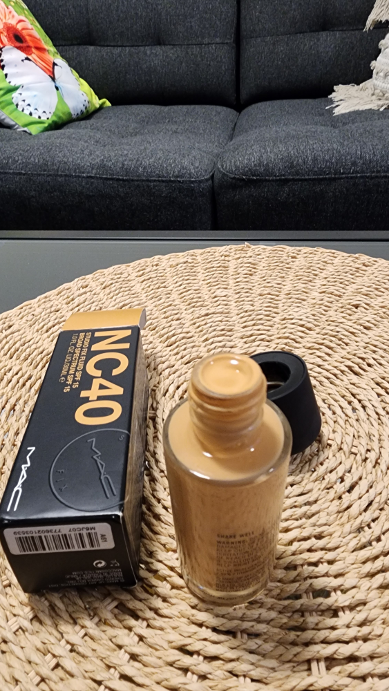 New MAC Studio Fix Fluid SPF 15 Foundation NC40 - photo 3