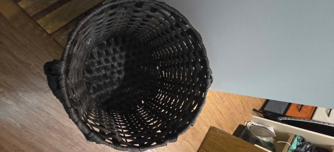 Black woven storage basket with handles - photo 3
