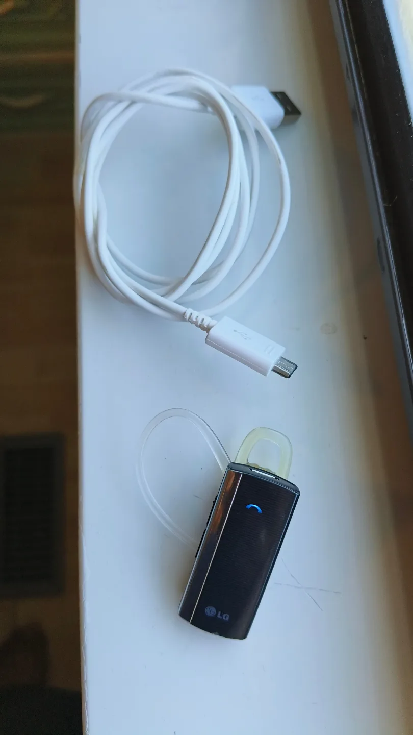 LG Bluetooth Headset with Charging Cable image indicator(5)