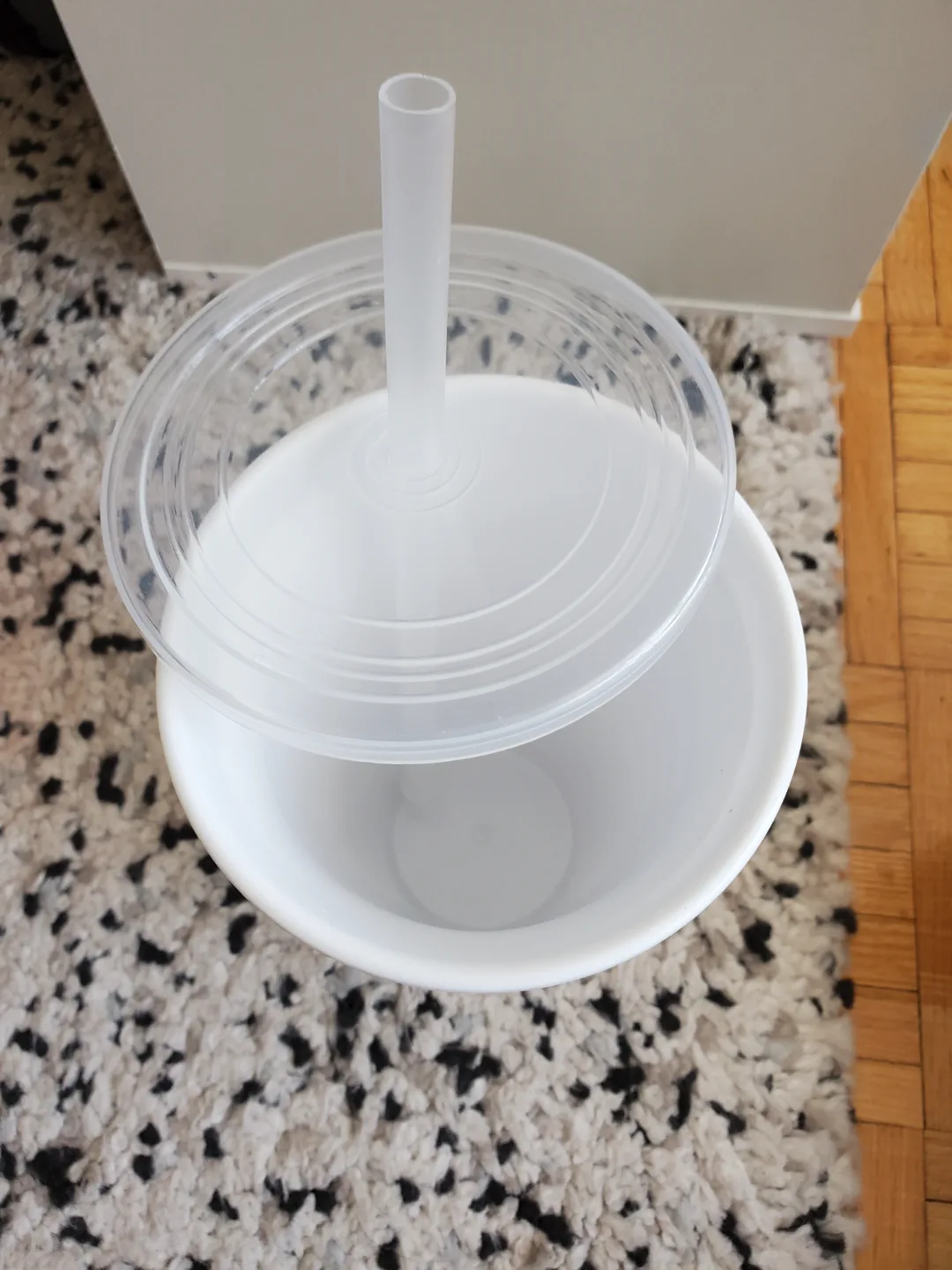 💚🌱Reusable Striped Tumbler with Lid and Straw image indicator(3)