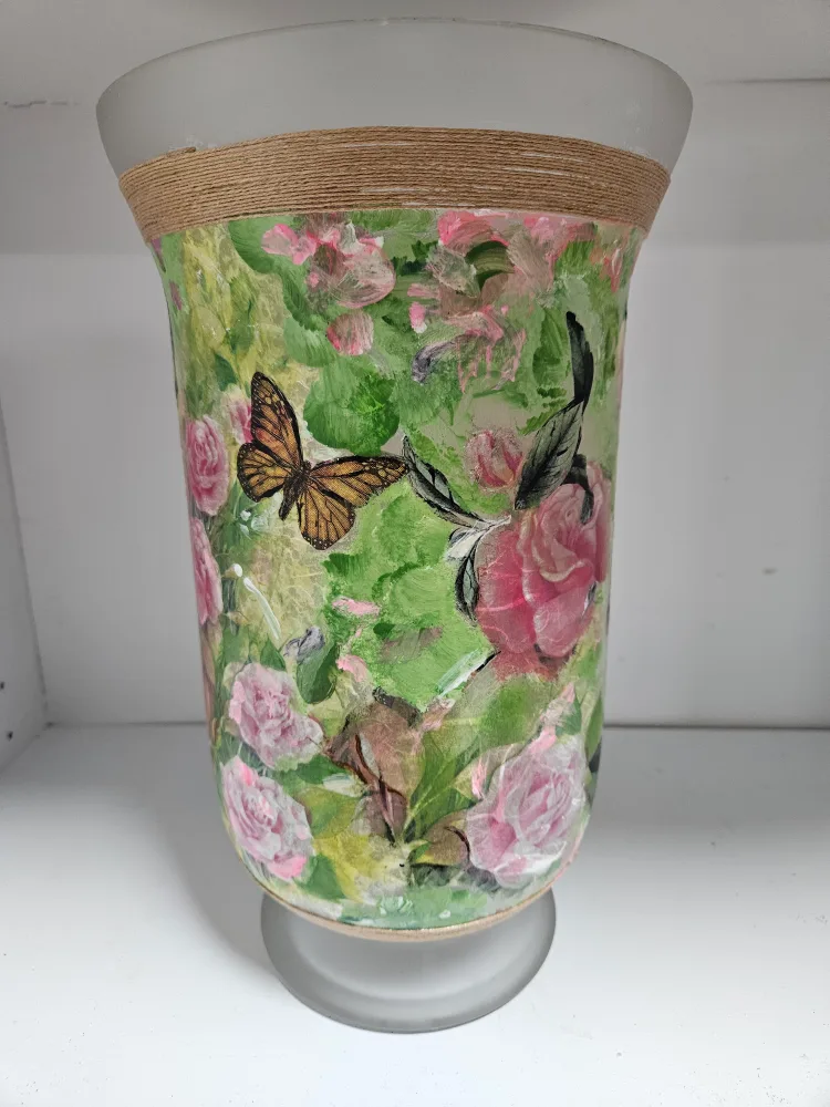 Hand-painted Glass Vase with Roses and Butterflies image indicator(2)