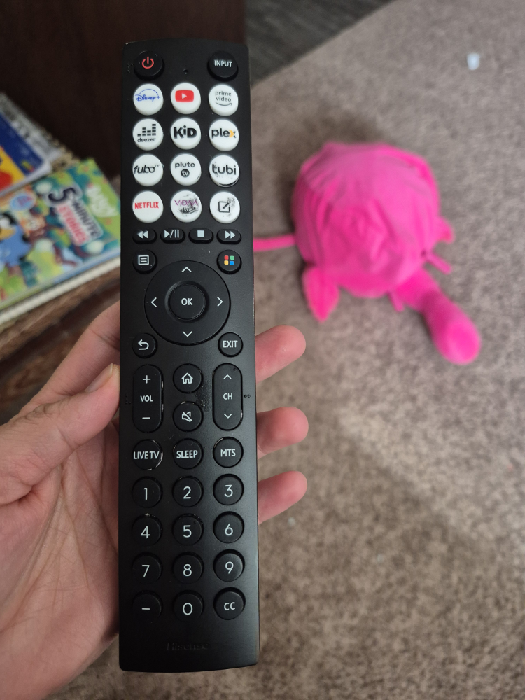 urgent moving sale..Hisense 32 inch Smart TV with Remote - photo 2