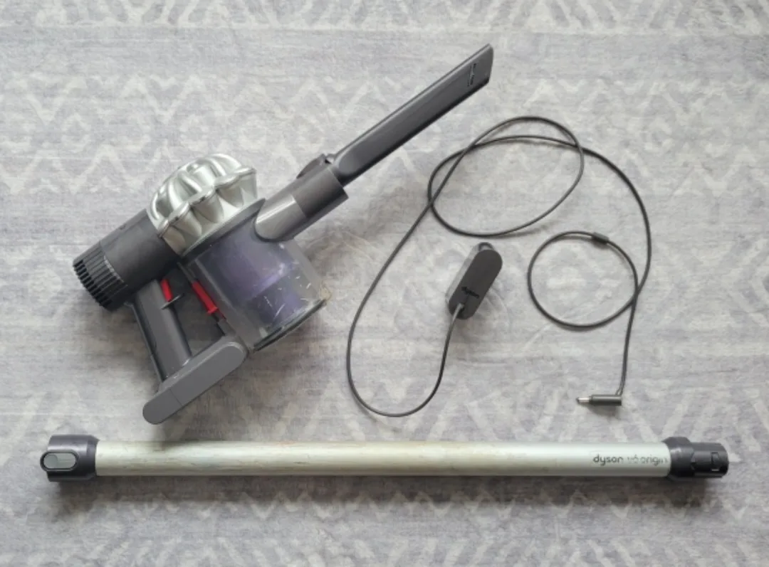 Dyson vacuum 💚🥕 image indicator(2)