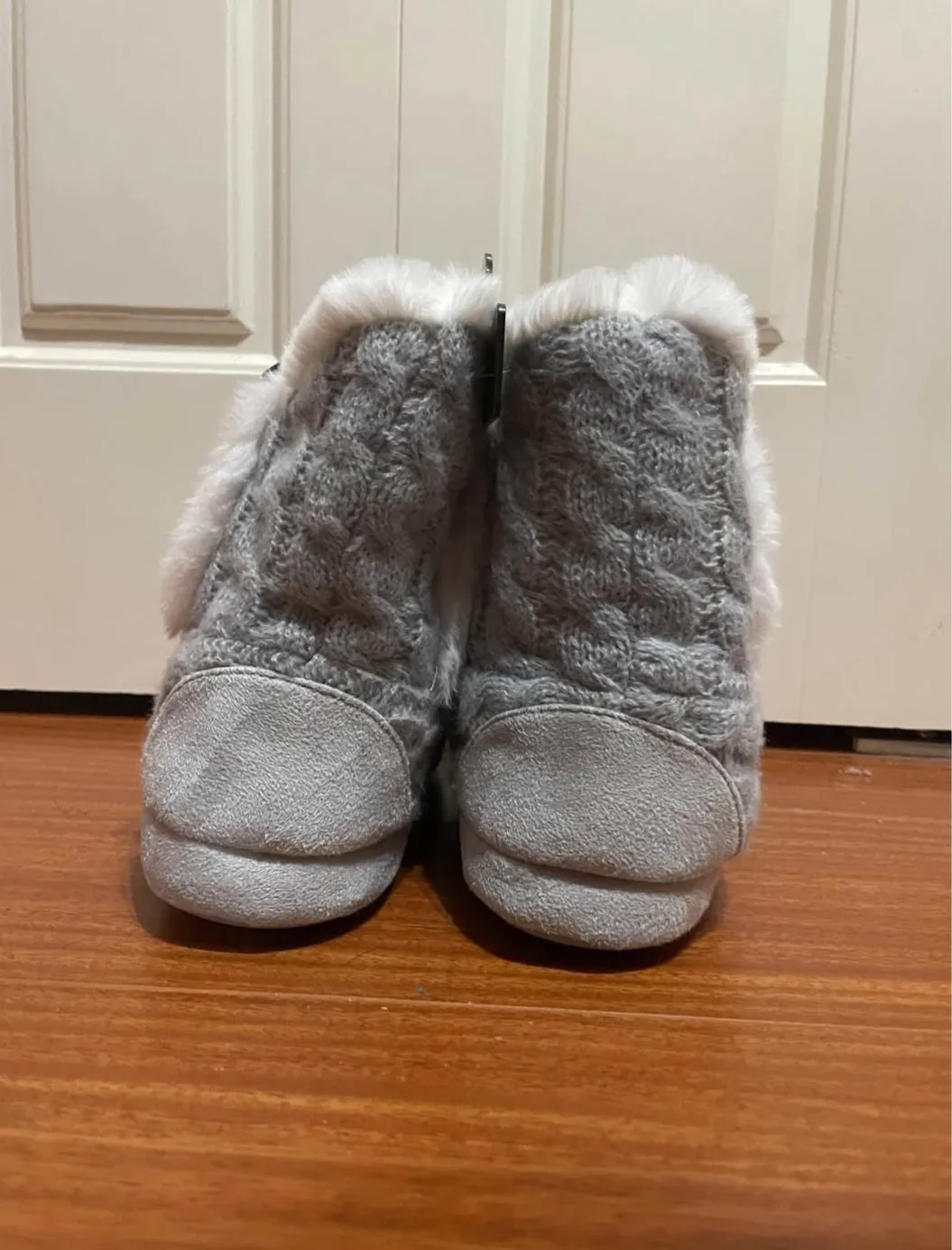 Grey Cable Knit Pom Pom Slipper Boots size 6 image indicator(3)