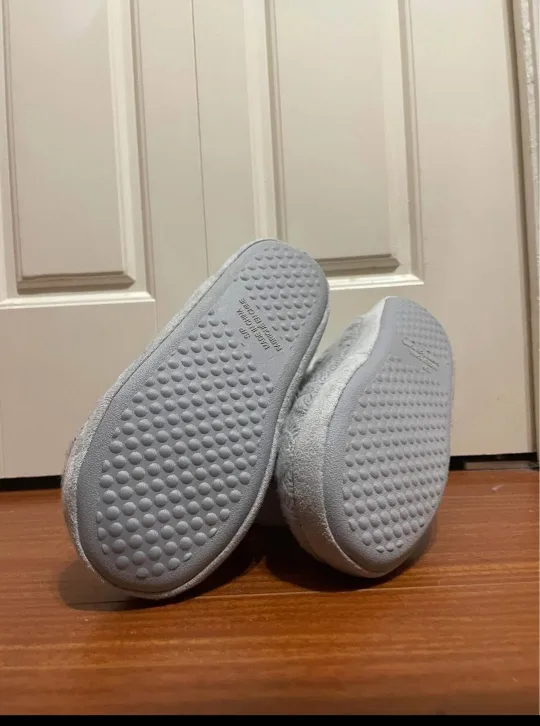 Grey Cable Knit Pom Pom Slipper Boots size 6 image indicator(4)