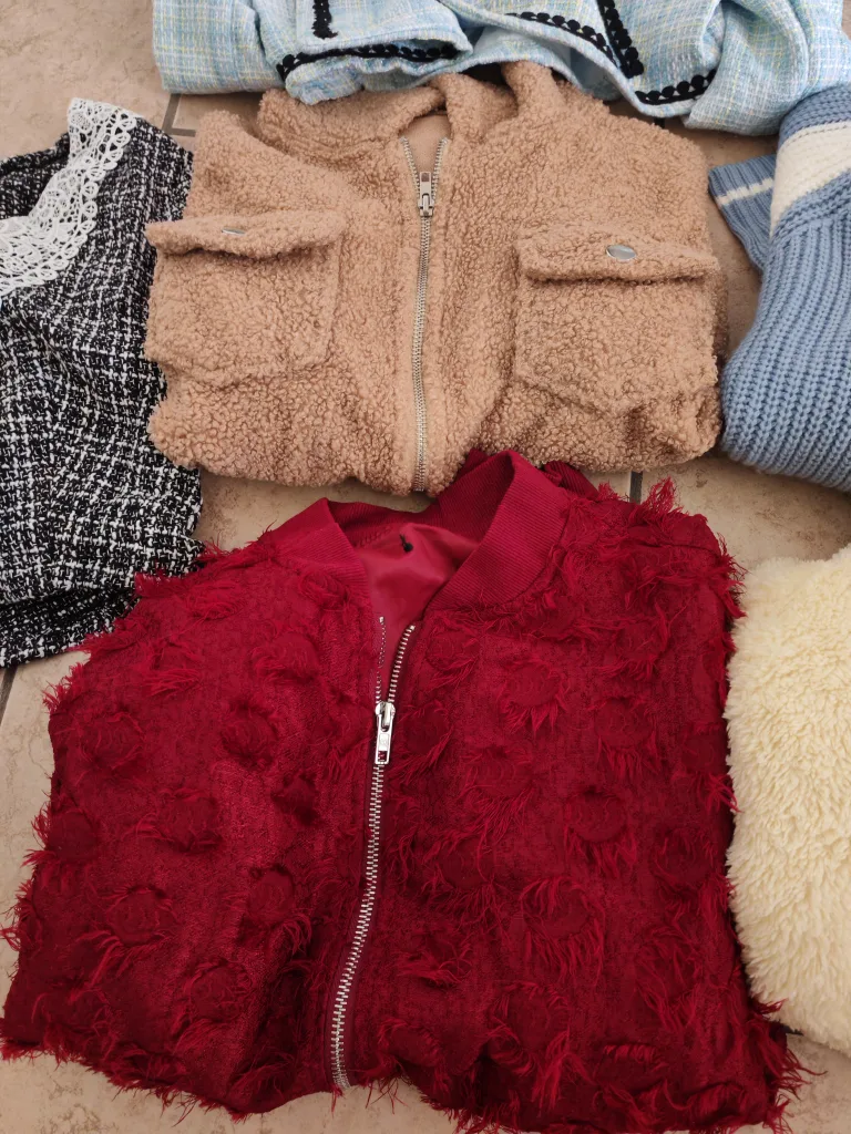 12 Bundles Outwear (Jacket, Cardigan, Sweaters, Blazer etc) image indicator(8)