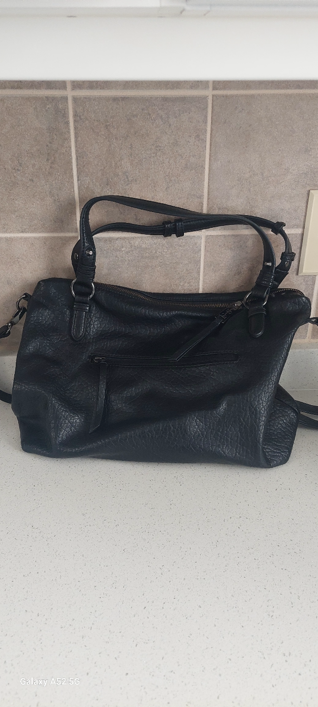 Black handbag with shoulder strap - photo 2