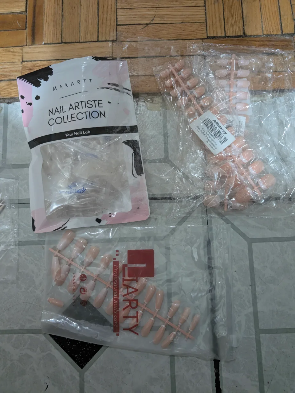 Bunch of never used fake nails image indicator(3)