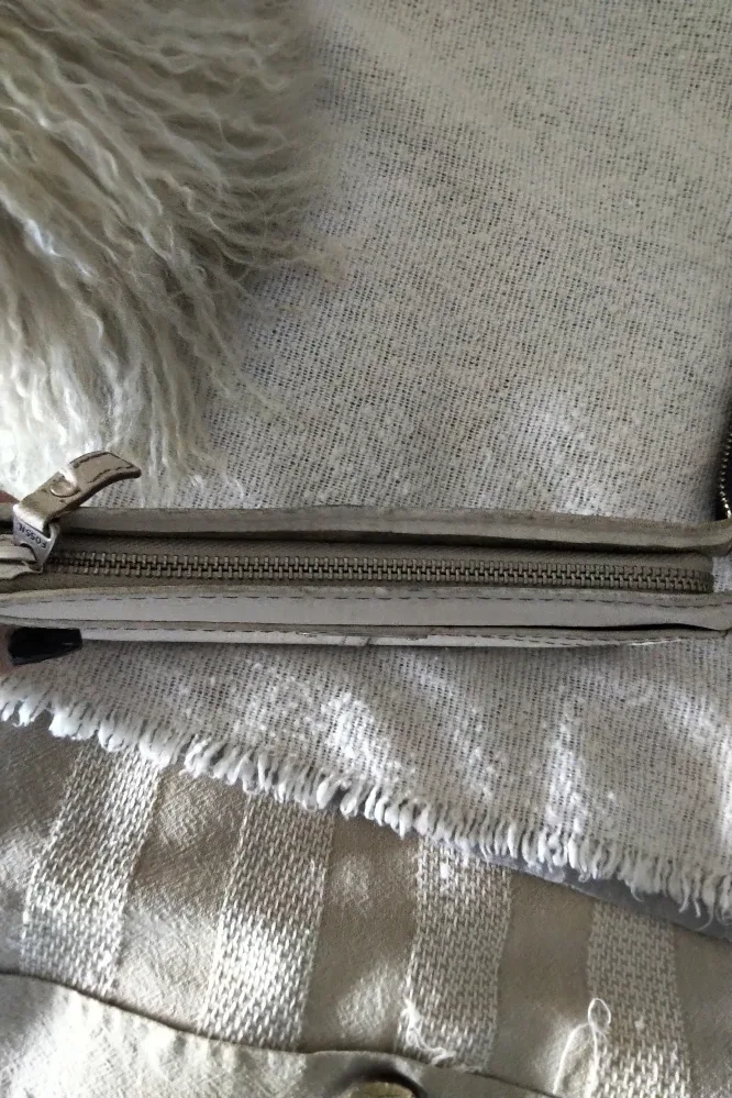 Fossil /Aldo Leather Wallet - Off-White&Black image indicator(4)