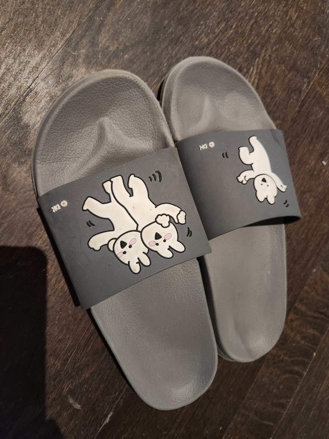 Pair of black and grey slides - photo 2