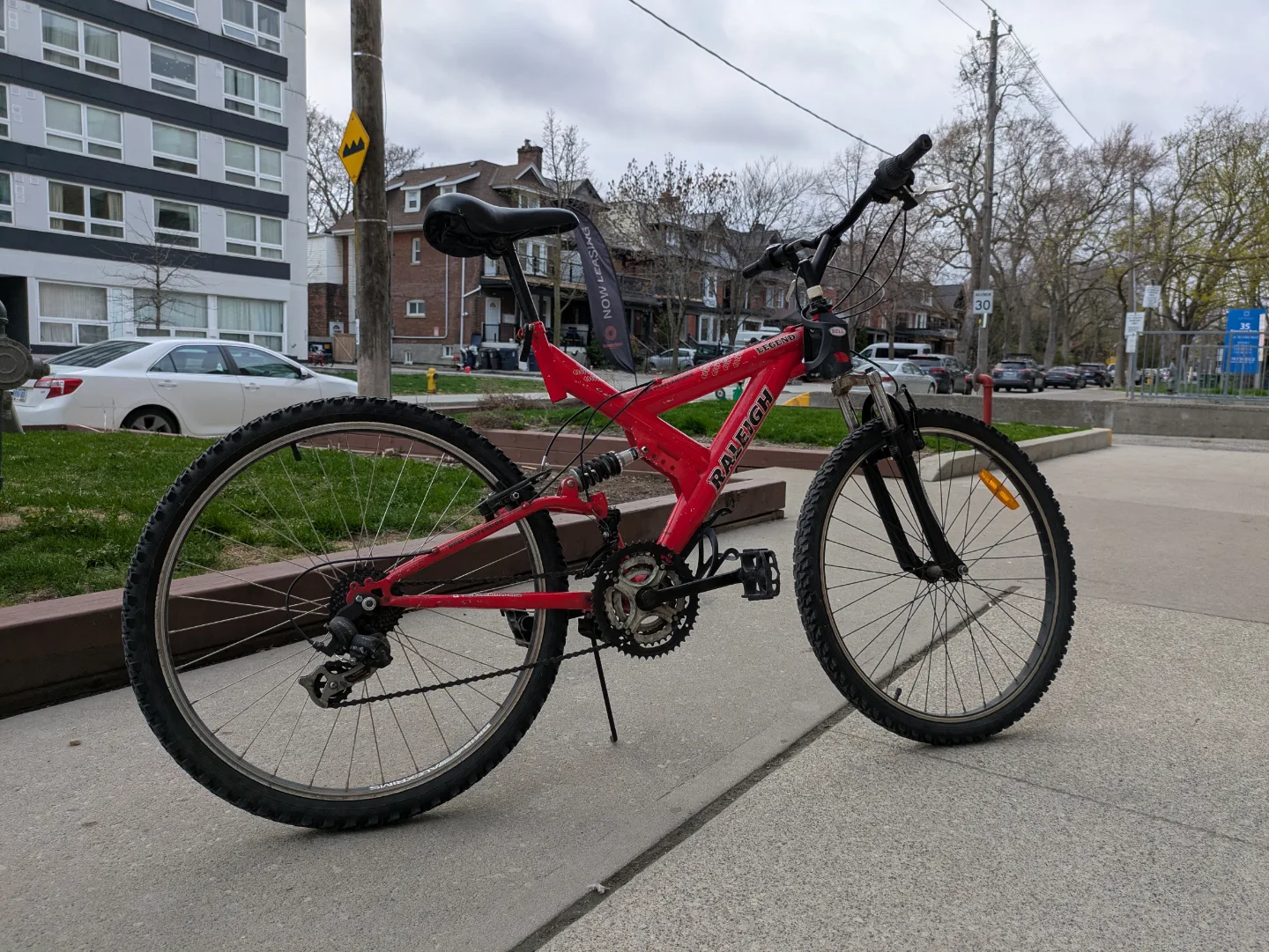Raleigh Legend Dual Suspension Mountain Bike 20" Frame thumbnail