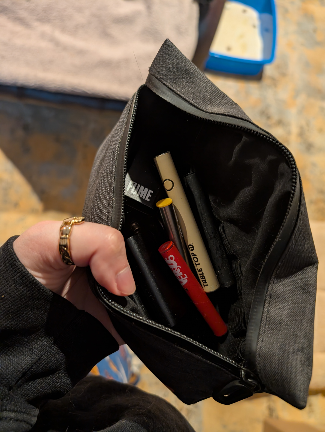 smell proof carrying case with batteries - photo 2