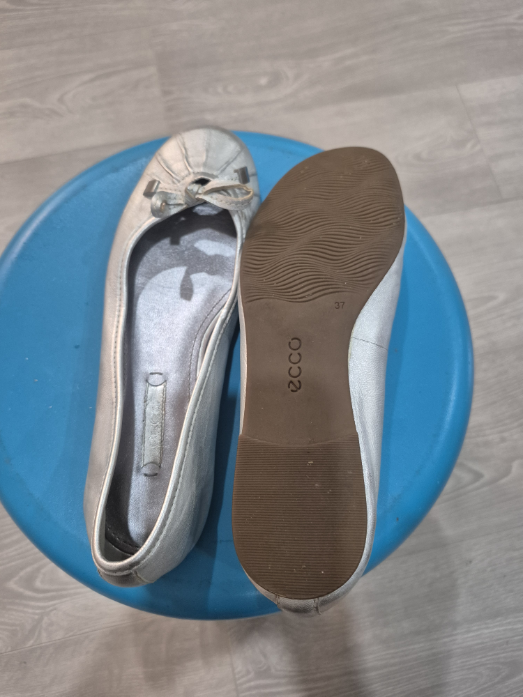Silver ECCO Women's Flats, Size 37 - photo 2