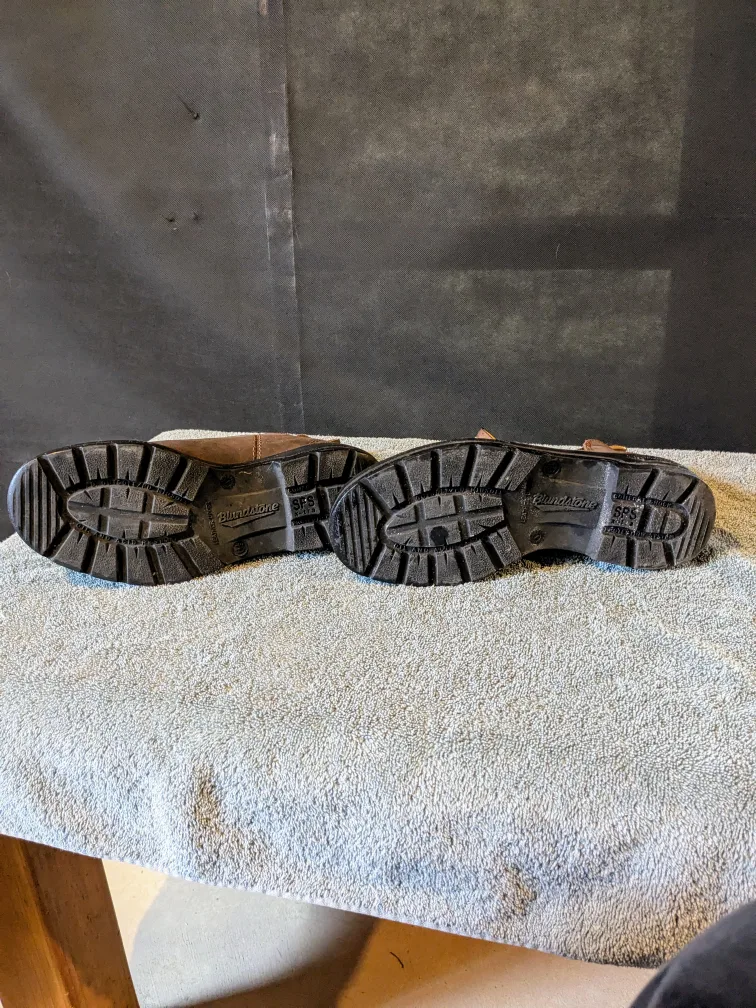 Brown Blundstone Chelsea Boots image indicator(2)