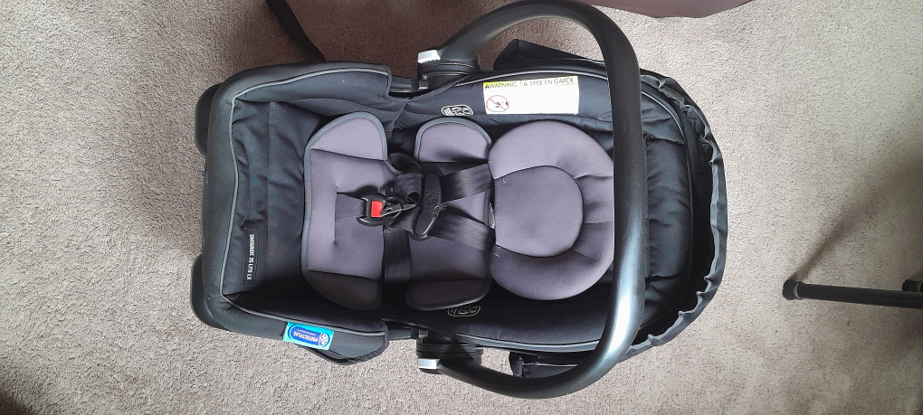 Graco SnugRide SnugLock 35 Infant Car Seat with Bundle Me - photo 3