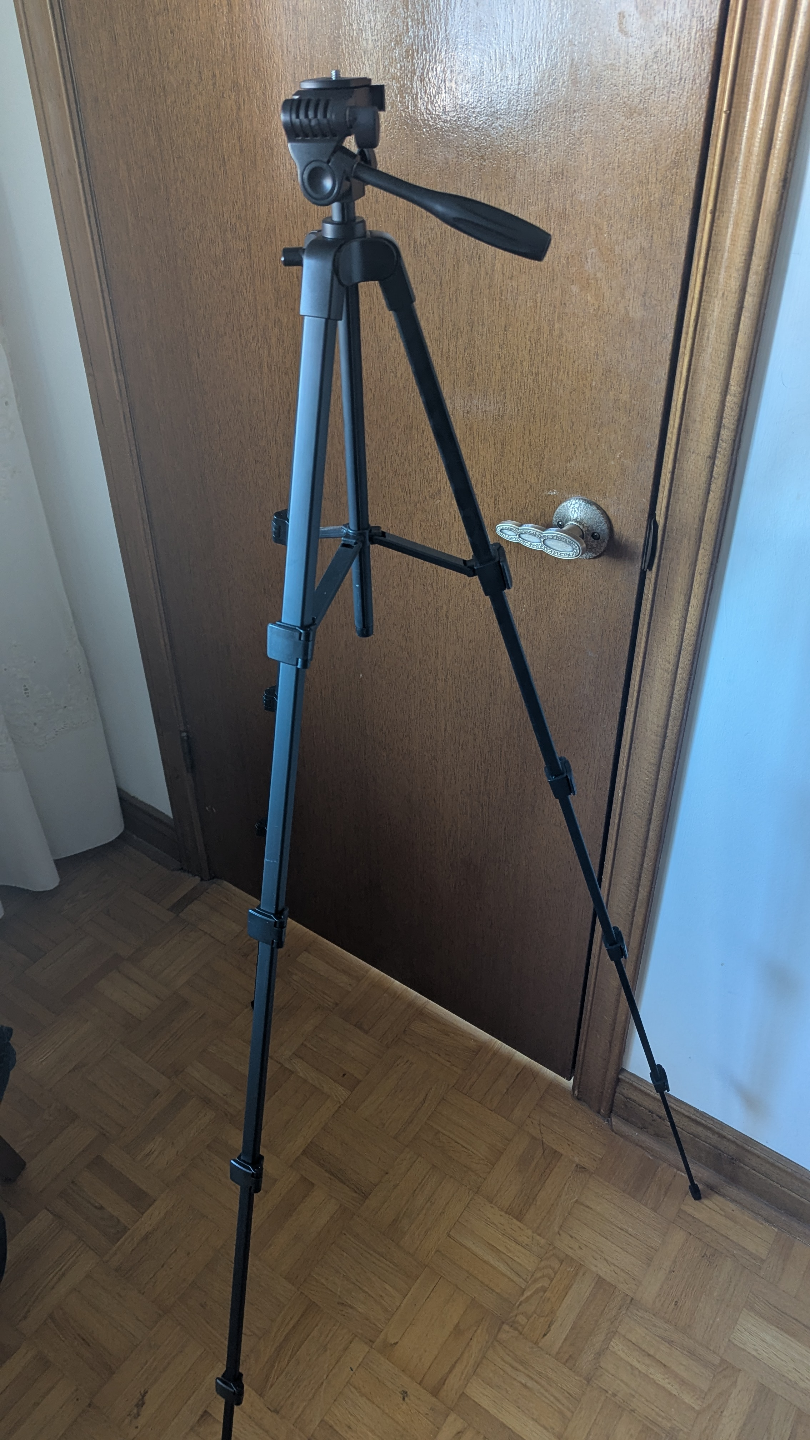 Lusweimi 530 Max 72-inch Lightweight Tripod - photo 2