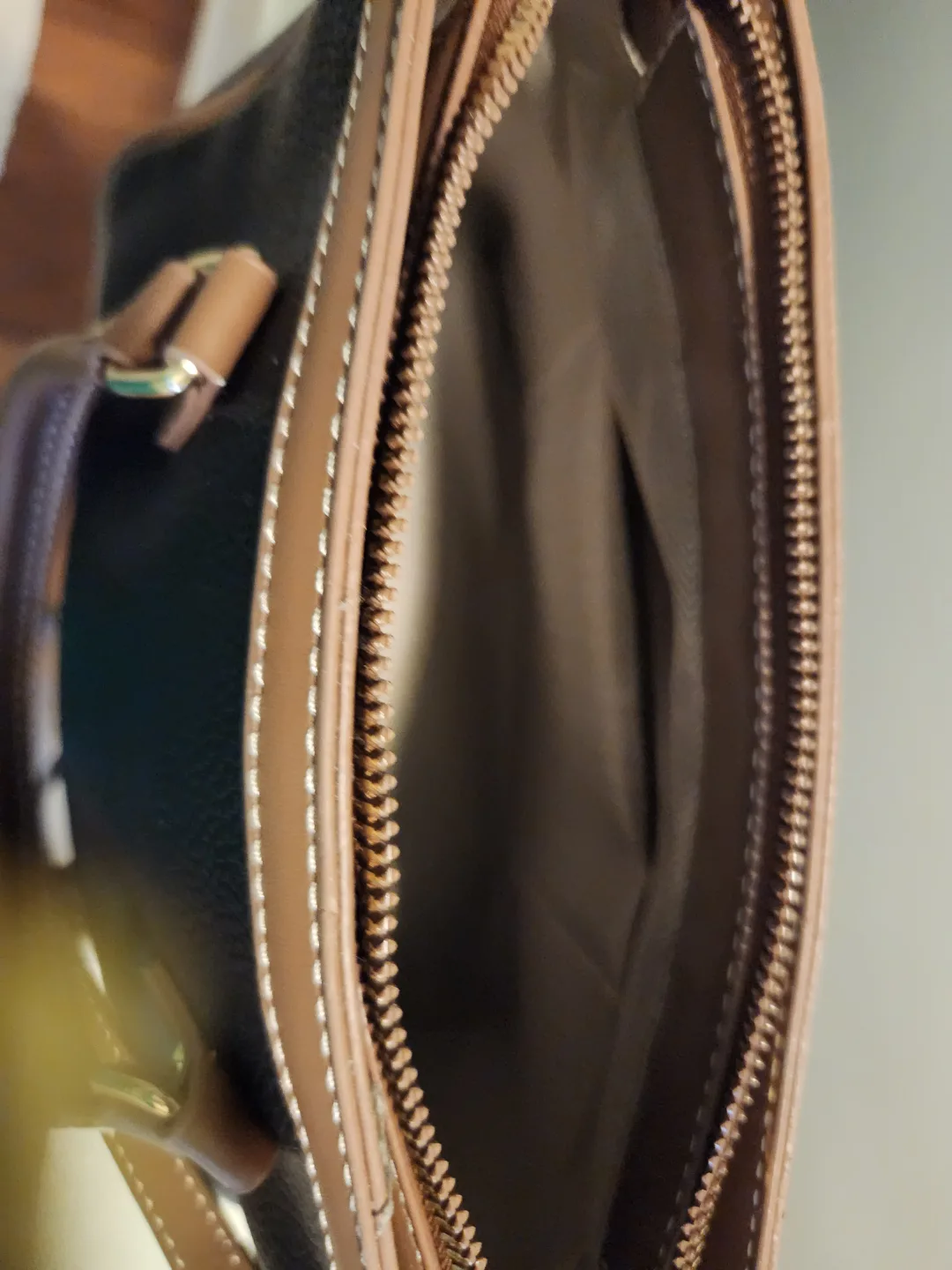 Sixmax & Moxiu Paris Black and Brown Handbag image indicator(2)