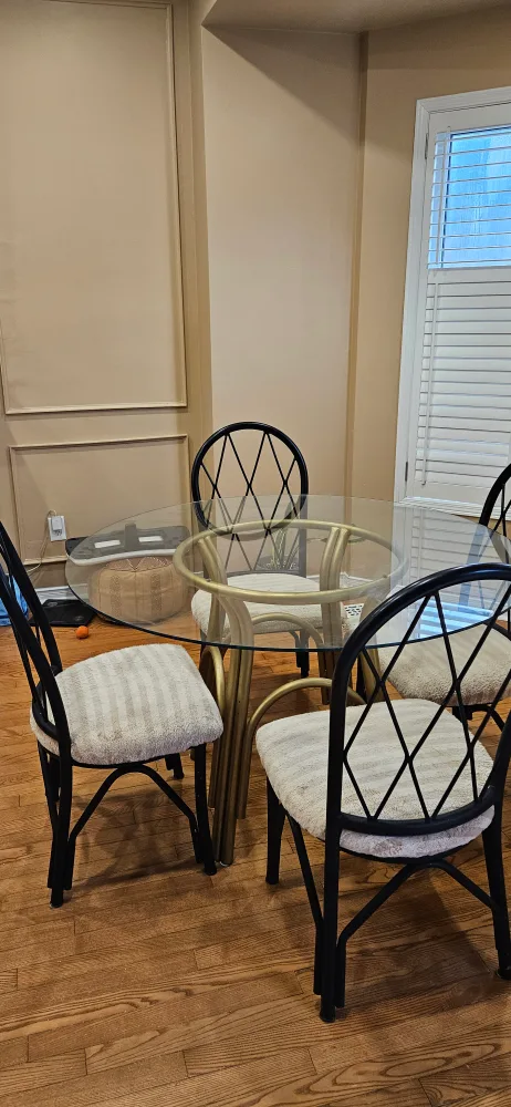 Glass-top dining table and four chairs image indicator(6)