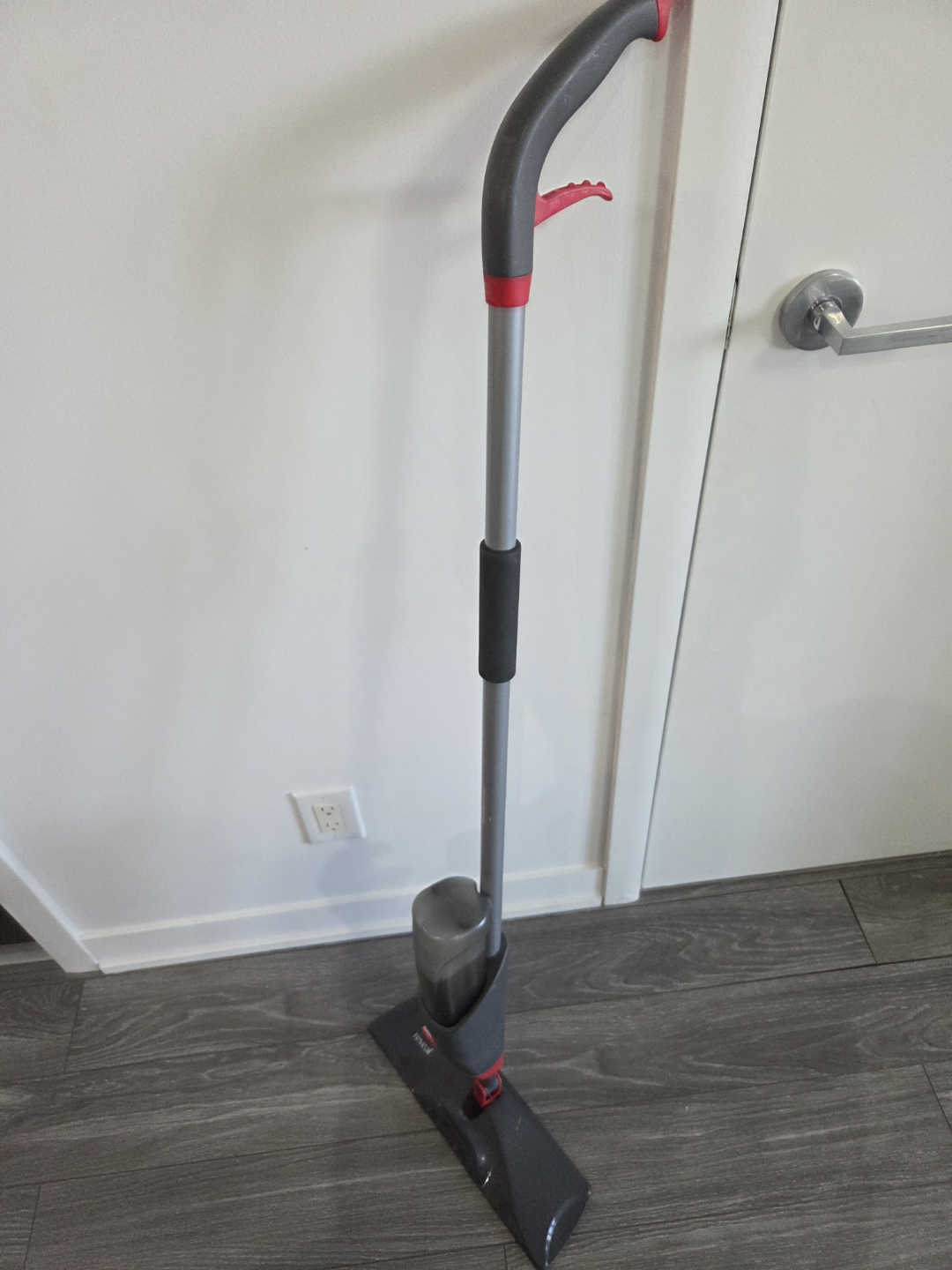 Spray Mop with Refillable Bottle