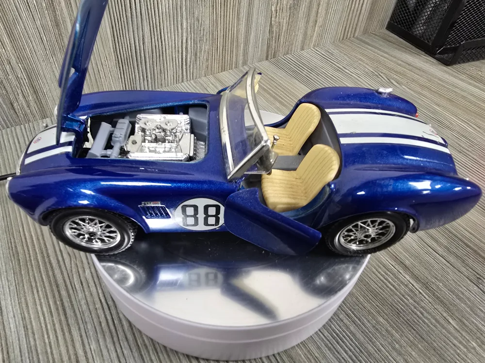 Collectible Shelby Cobra 427 diecast model car image indicator(6)