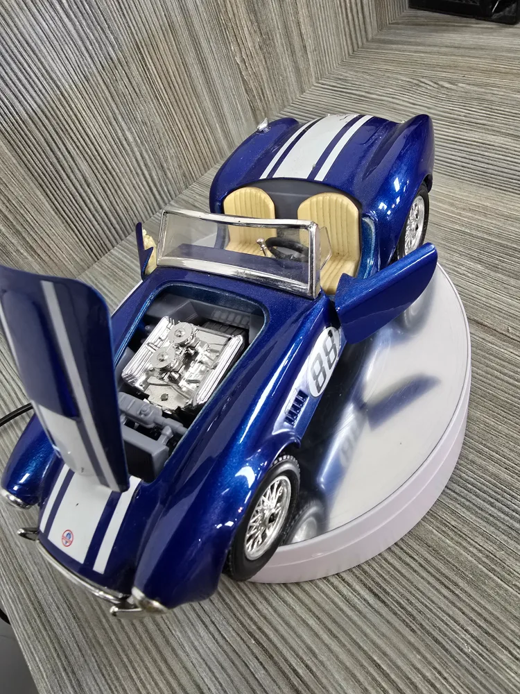 Collectible Shelby Cobra 427 diecast model car image indicator(7)
