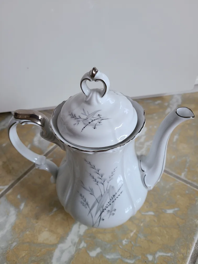 Vintage Victorian Style Coffee Pot image indicator(4)