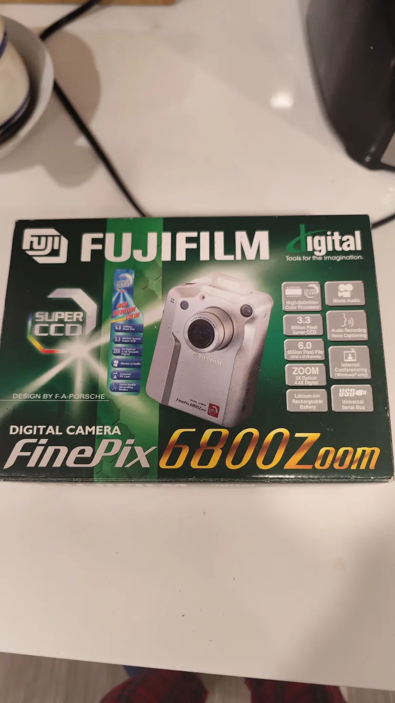 Fujifilm FinePix 6800 Zoom Digital Camera thumbnail
