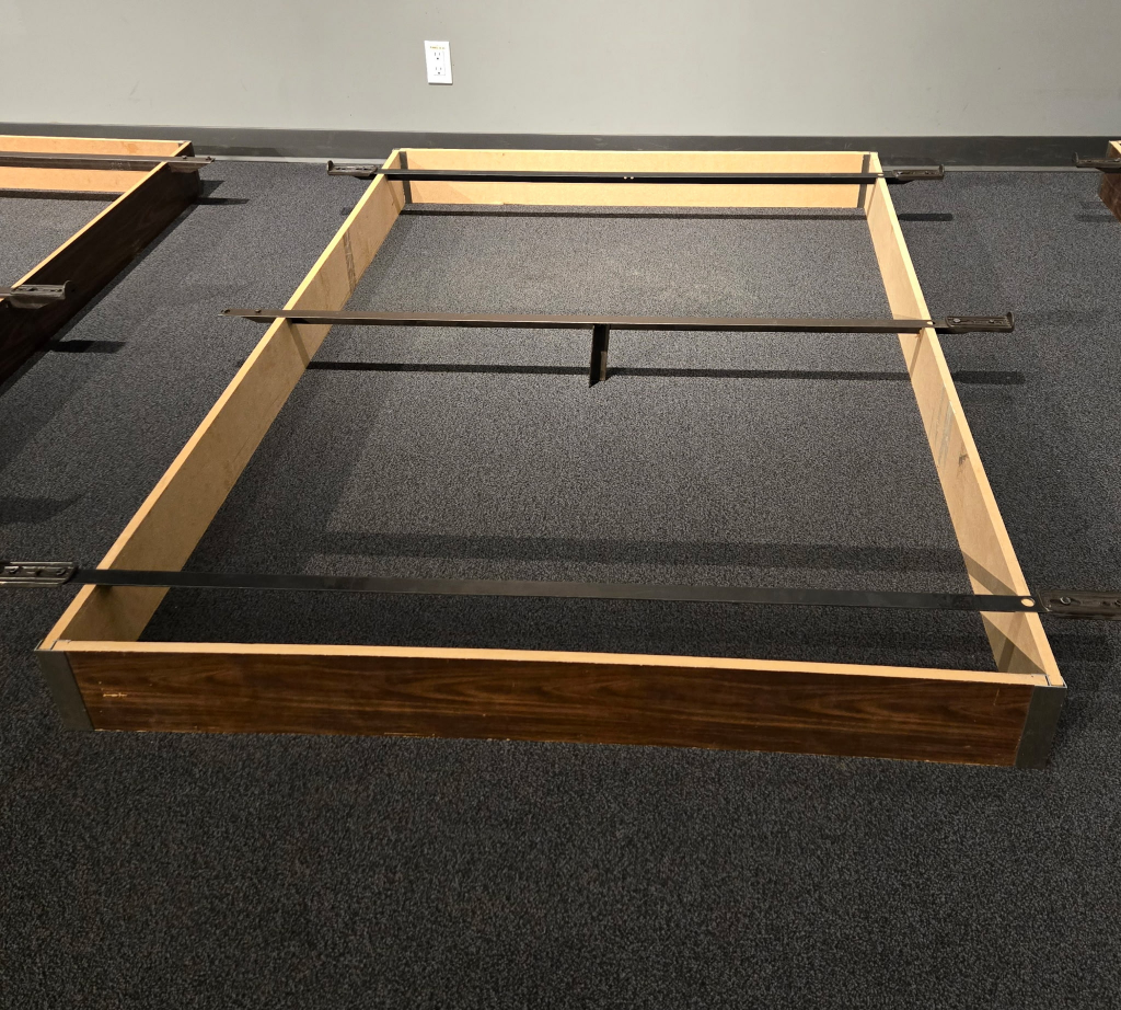 Queen bed frame - photo 2