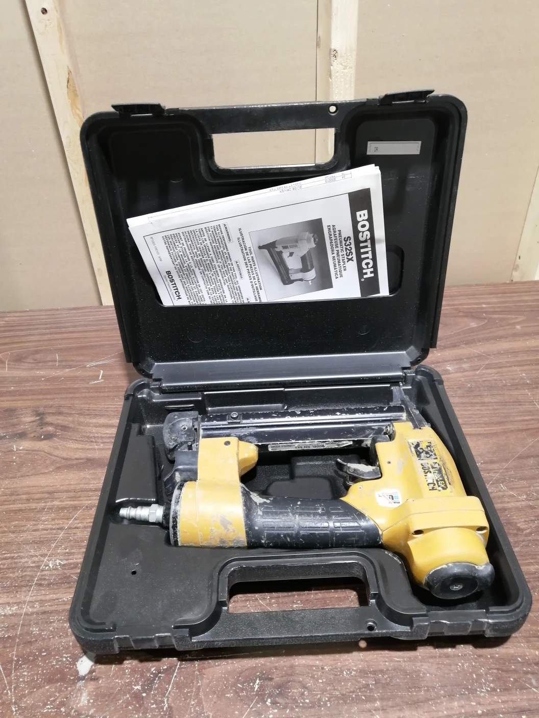 Bostitch Heavy-Duty Staple Gun with Case - photo 2