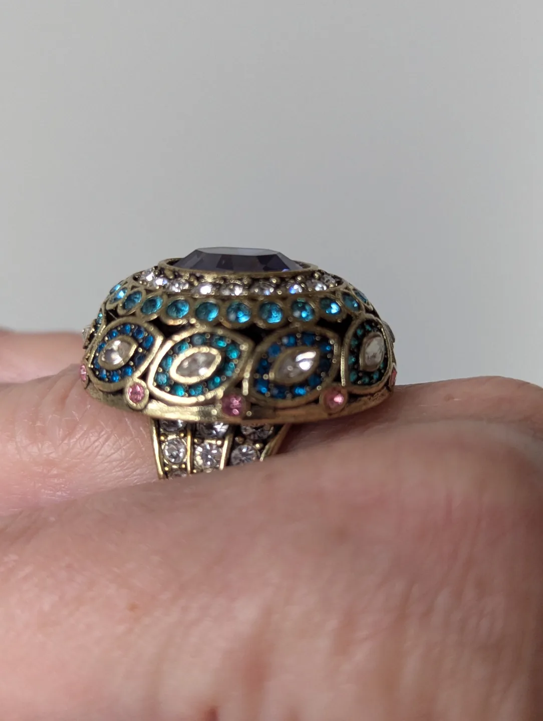 Heidi Daus interchangeable crystal magnetic ring set image indicator(3)