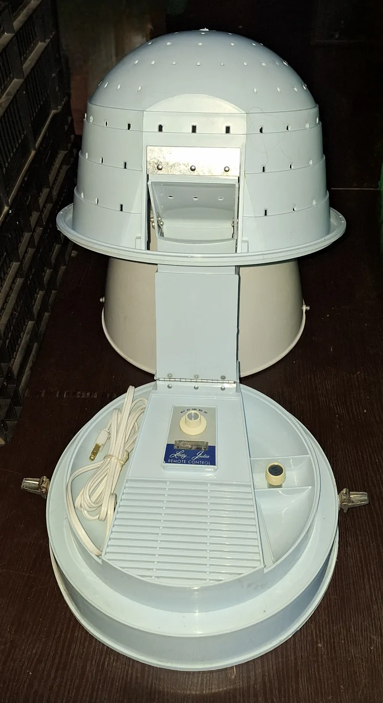 Vintage Lady Julia Bonnet Hair Dryer 💚 (Kit Cat Club rescue) image indicator(3)