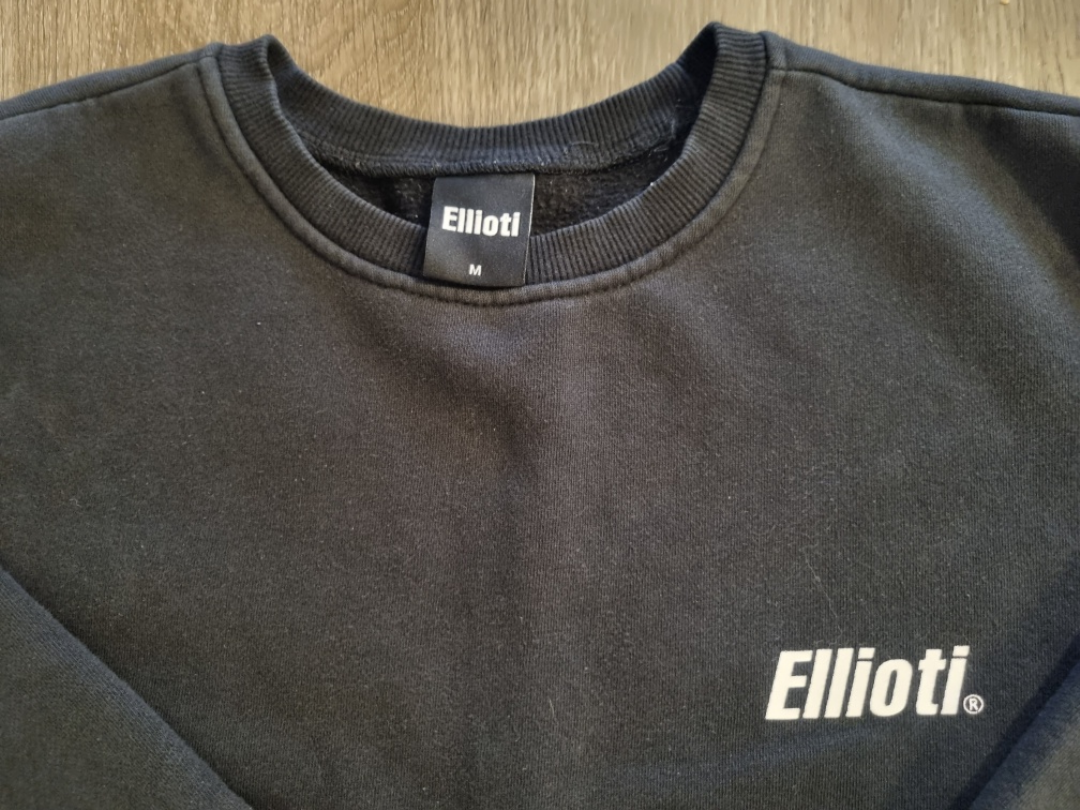 Elliotti Black Crewneck Sweatshirt - Size Medium - photo 2