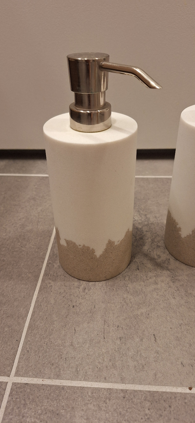 Pair of Ceramic Soap Dispensers - photo 3