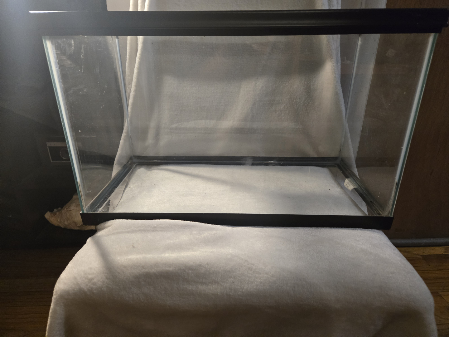10 Gallon Glass Aquarium Tank with Mesh Lid - photo 2