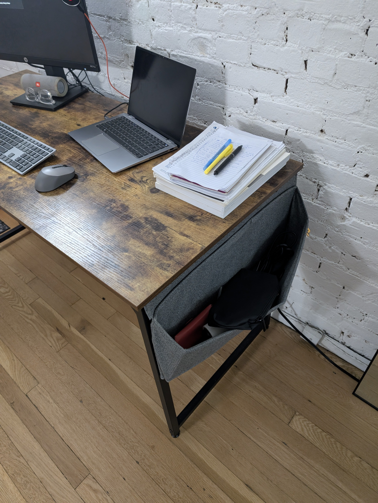 Desk with side pocket - photo 3